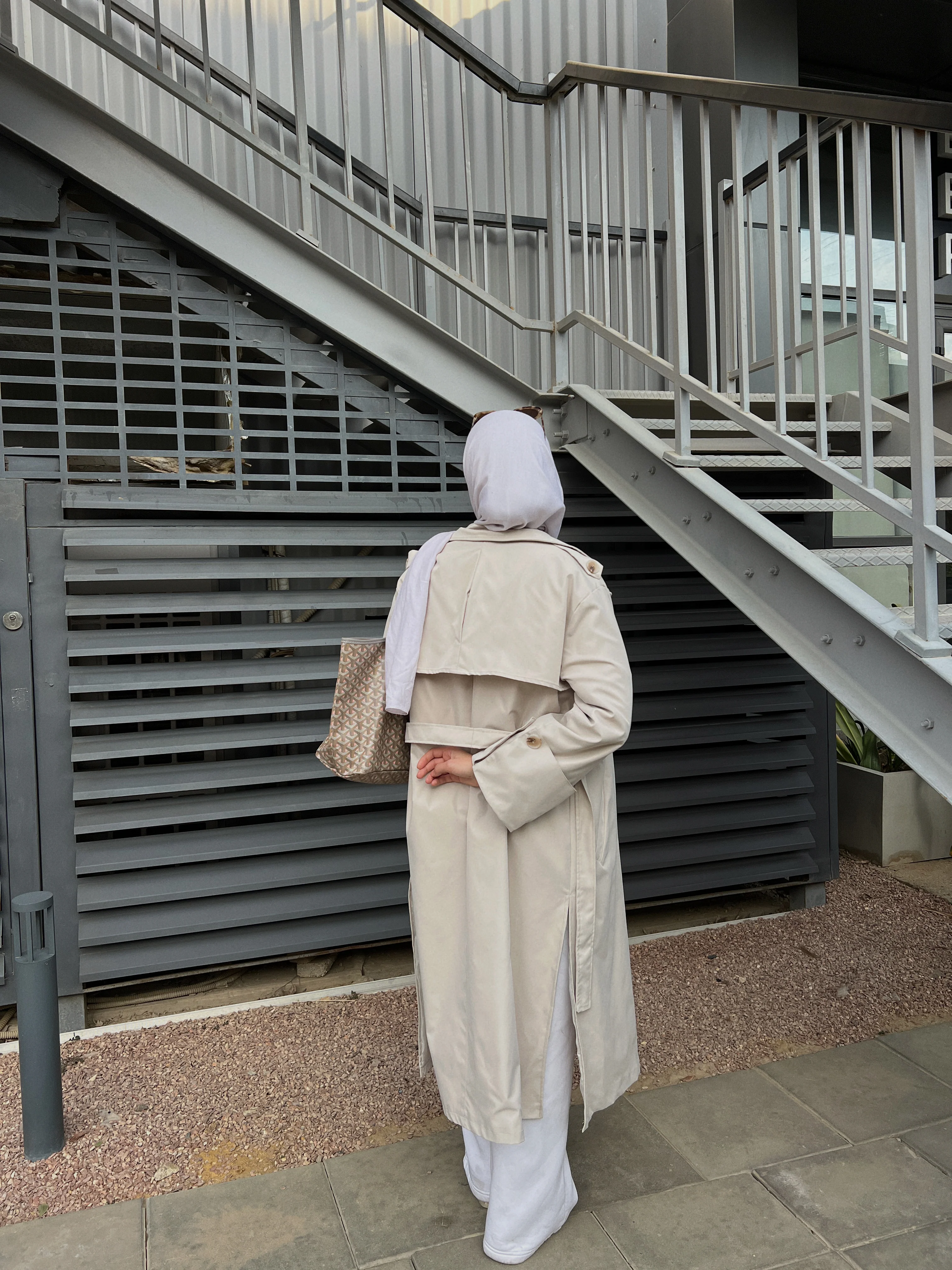 Madeline trench coat in beige - Image 3