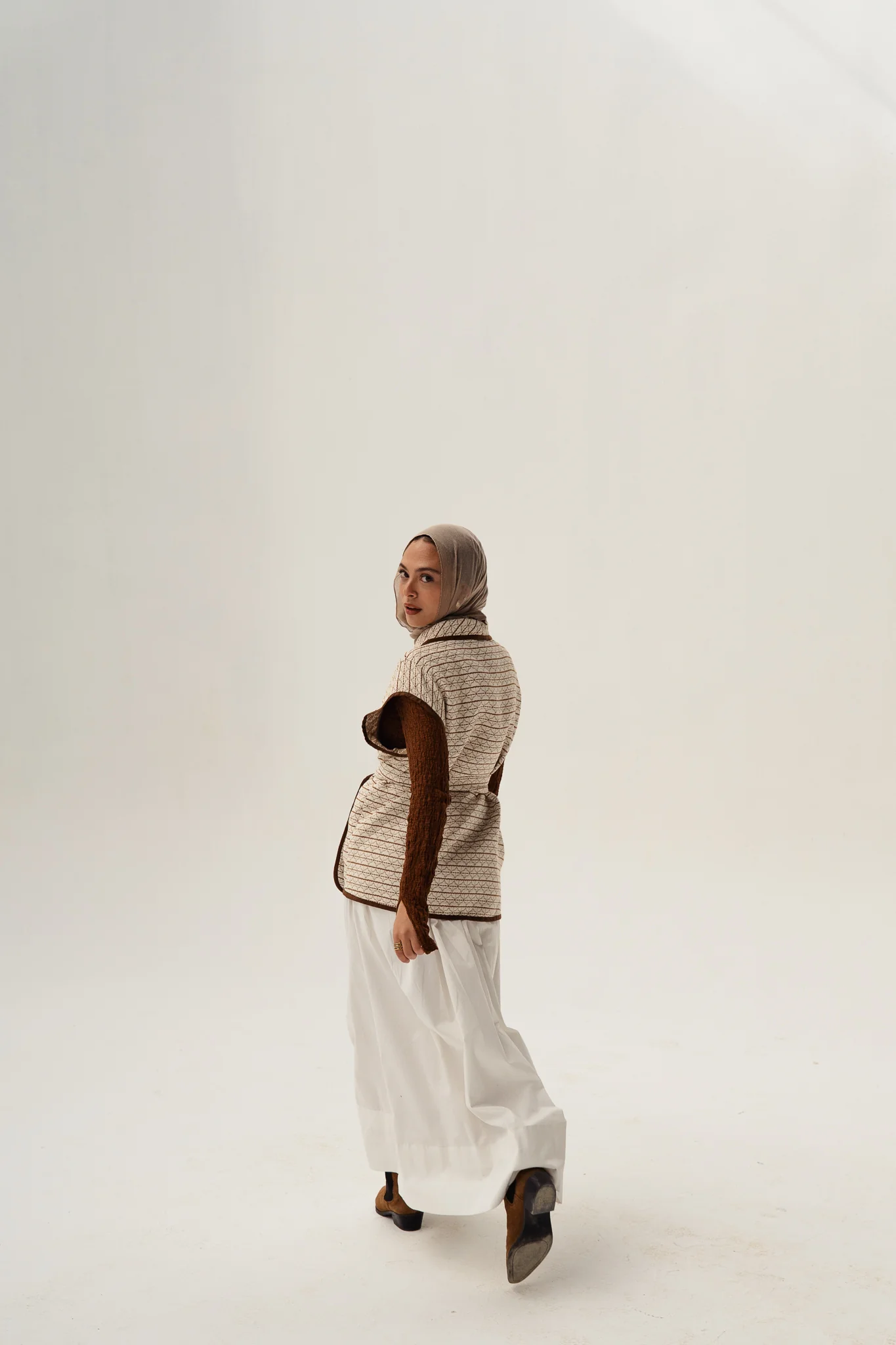 Rahil quilted vest- brown - Image 6