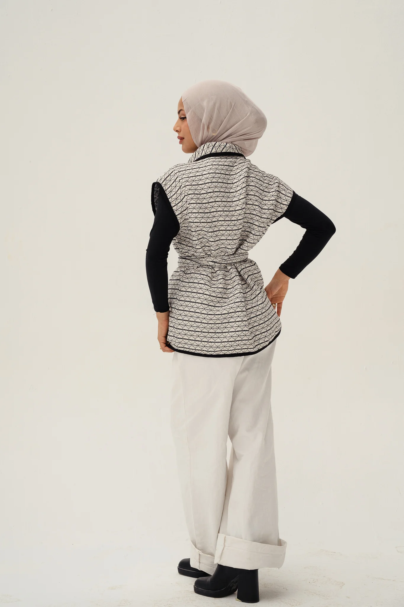 Rahil quilted vest - black - Image 4
