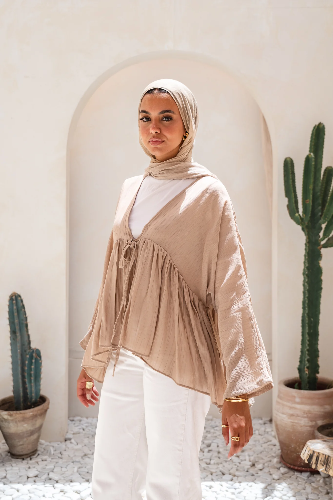 Day dreamer blouse in cafè - Image 4