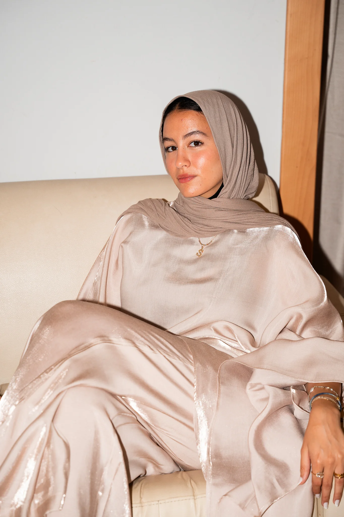 Thuraya Set in Beige - Image 3
