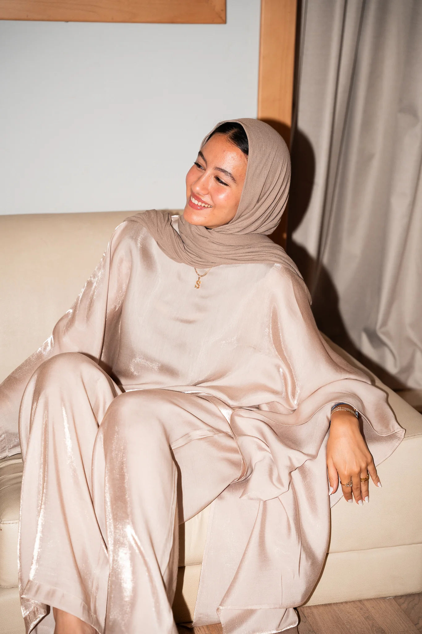 Thuraya Set in Beige - Image 4