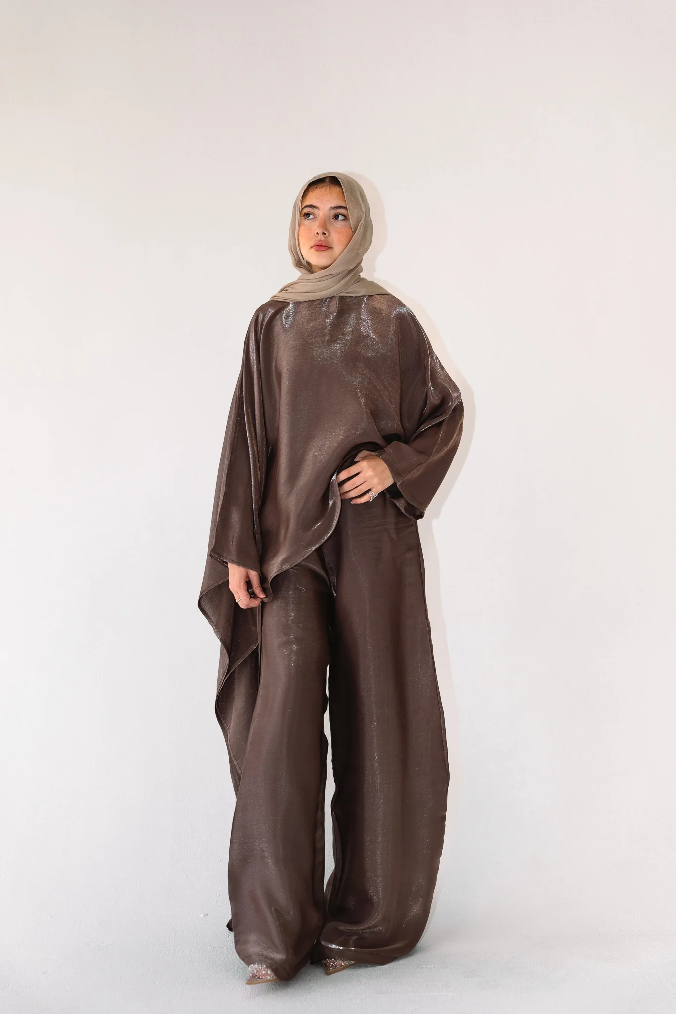 Thuraya Set in Taupe Brown - Image 3